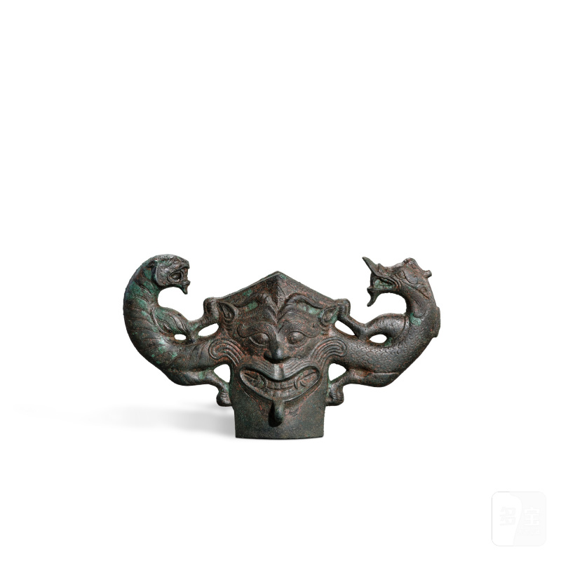 A rare archaic bronze 'dragon and tiger' spear guard, Han dynasty | 漢 青銅龍虎紋鎩格 - 图3